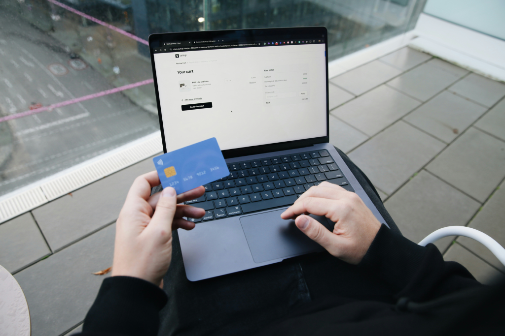 9 Tips To Avoid Holiday Scams
