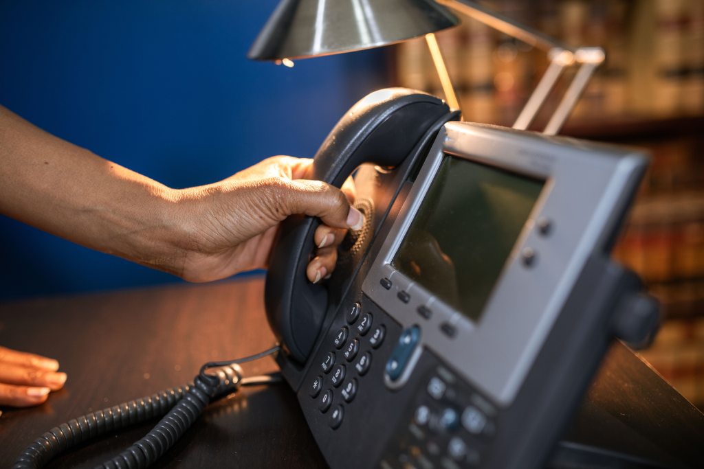 Switching to VoIP in 2024 – The Complete Guide