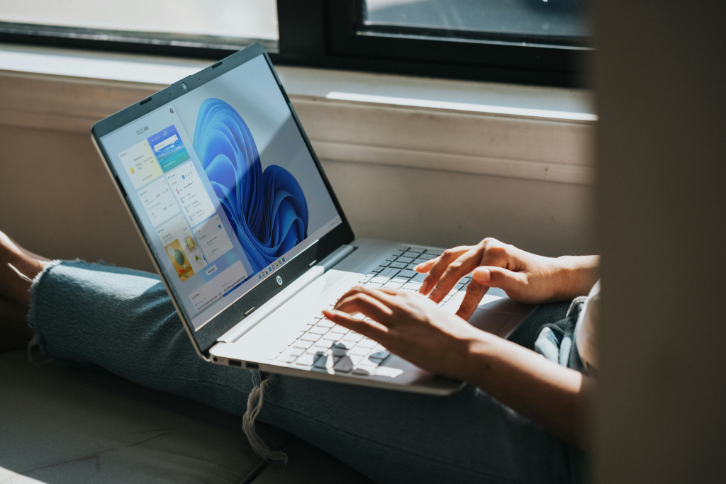 What Is Microsoft Exchange Online and How Does It Work