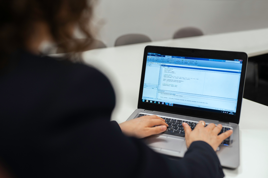 What Is Network Operating Software for Businesses
