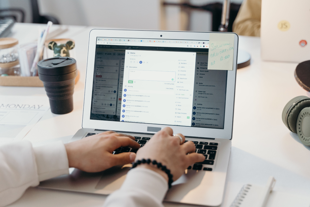 Learn How to Send Recurring Emails in Outlook App
